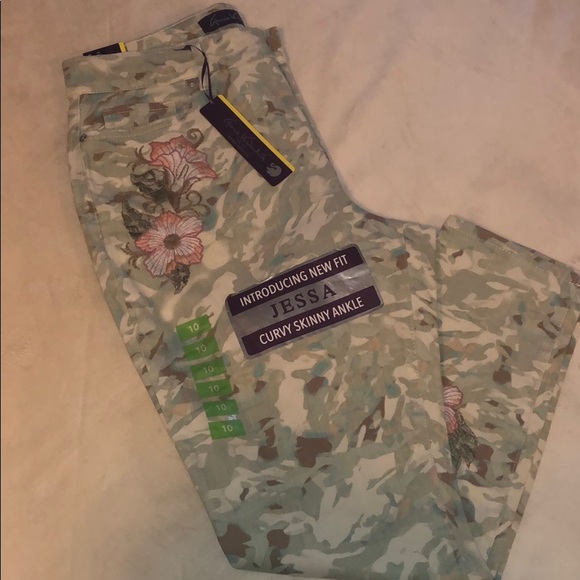 gloria vanderbilt jessa curvy jeans